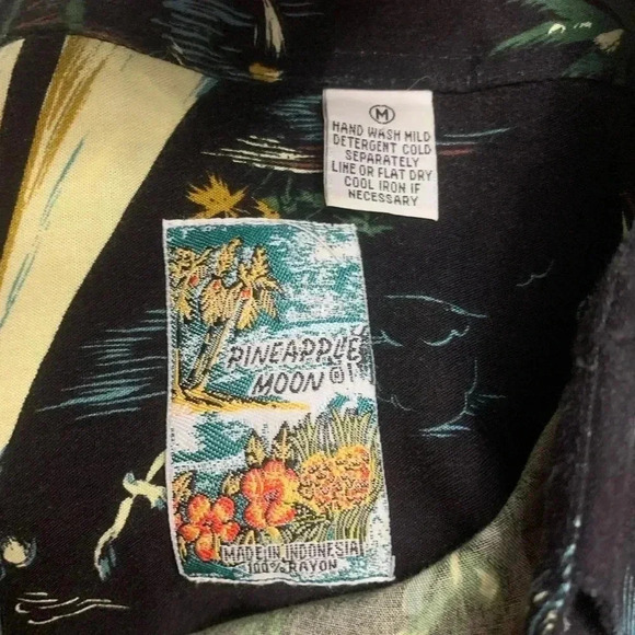 Pineappple moon Hawaiian 🌺 button down shirt boats pineapples 🍍 | size medium - Picture 7 of 7